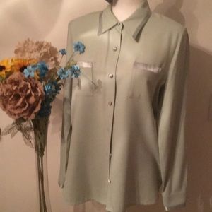 SOLD - Beautiful green color long sleeve blouse